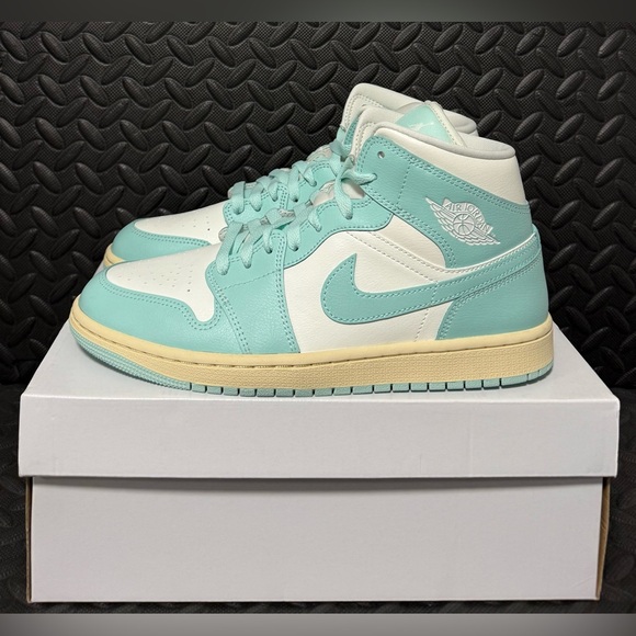 Nike Air Jordan 1 Mid Sail Light Dew Muslin Sneakers Womens Size 10 - Picture 3 of 6